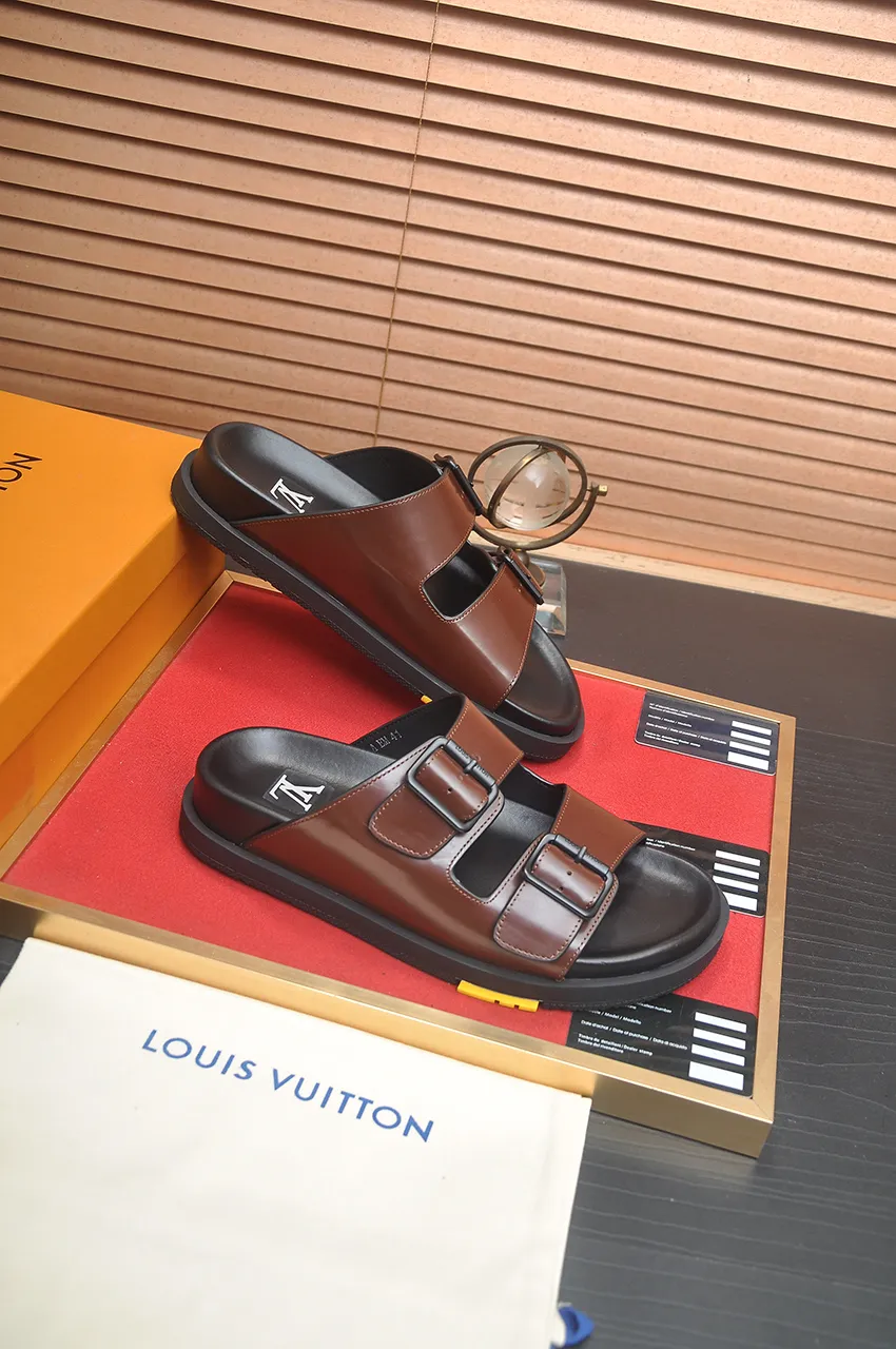 Men's shoes 💰400💶 [Louis Vuitton LV slippers] (high-end cowhide) counter 1:1 fashion style, a must-have for summer! The designer used LV’s iconic outsole. The original simple slippers instantly become fashionable! The upper is made of flexible special cowhide leather straps alternately, and the workmanship is exquisite! A must-have for stylish men in summer, size 38-45 (45 customized)